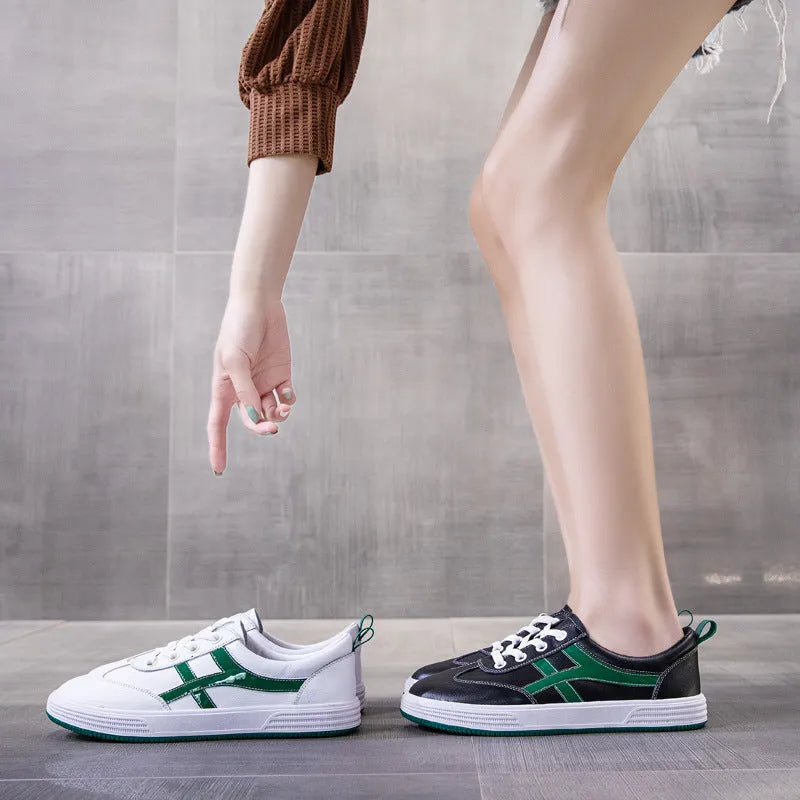 White and black low top cowhide sneakers with elastic band and round toe
