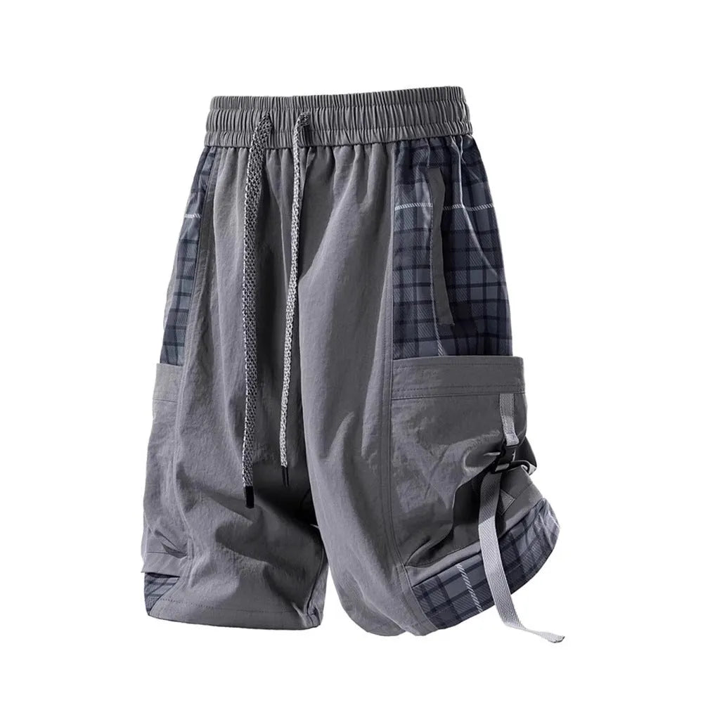 Men's plaid stitch cargo shorts in loose fit design with micro-elastic polyester fabric