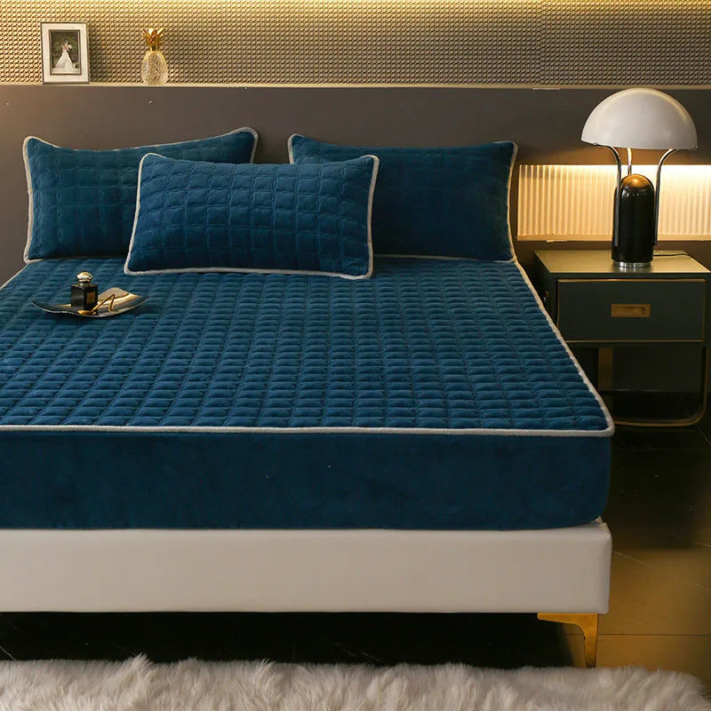 Fleece-lined milk fiber quilted fitted sheet in blue, single size 90x200cm to 180x200cm, winter bedding