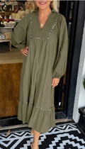 Pullover V-neck long sleeve dress with high waist and colour matching pattern in black or brown, sizes S to XL.