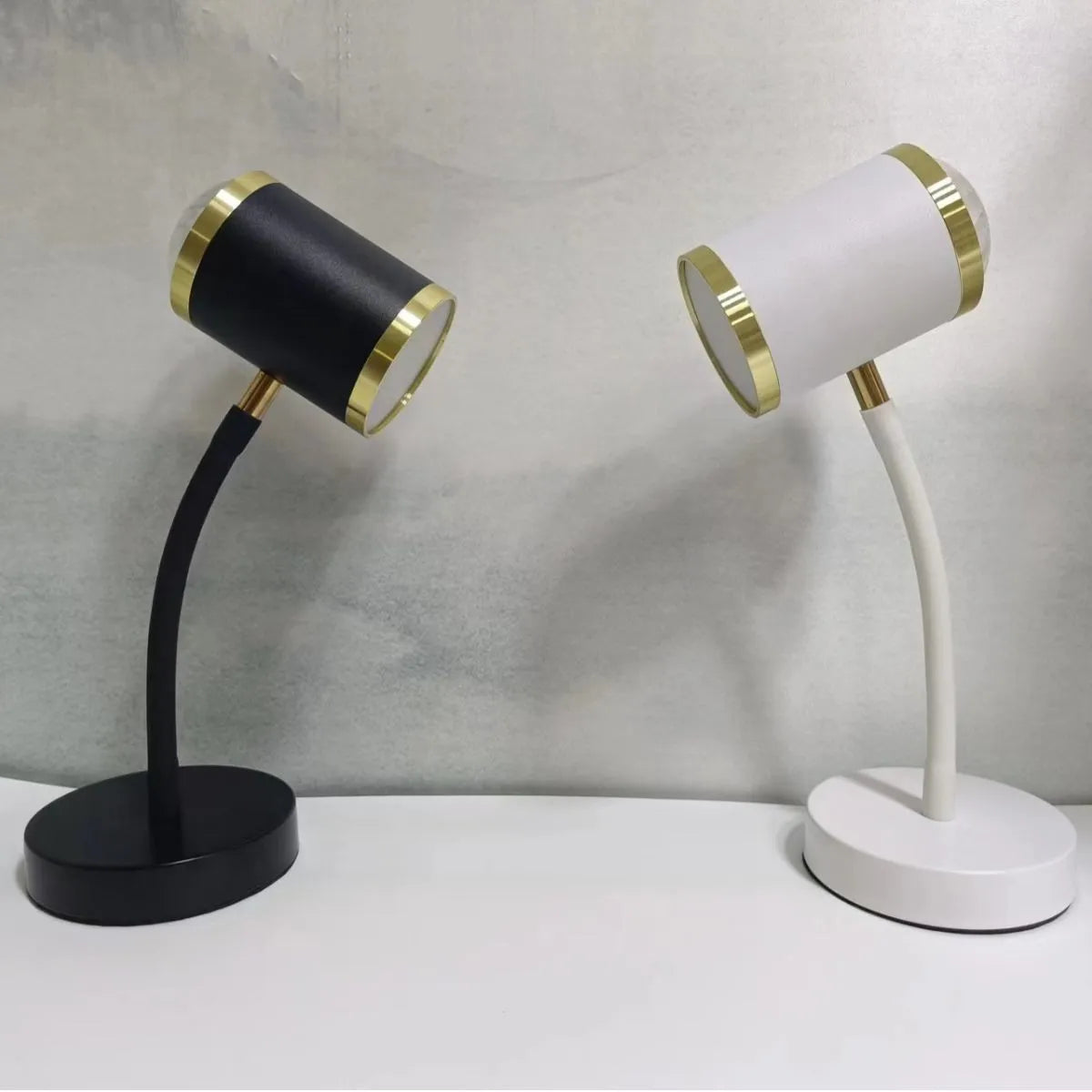 Black and white double-headed photography lamp with metal construction for live streaming
