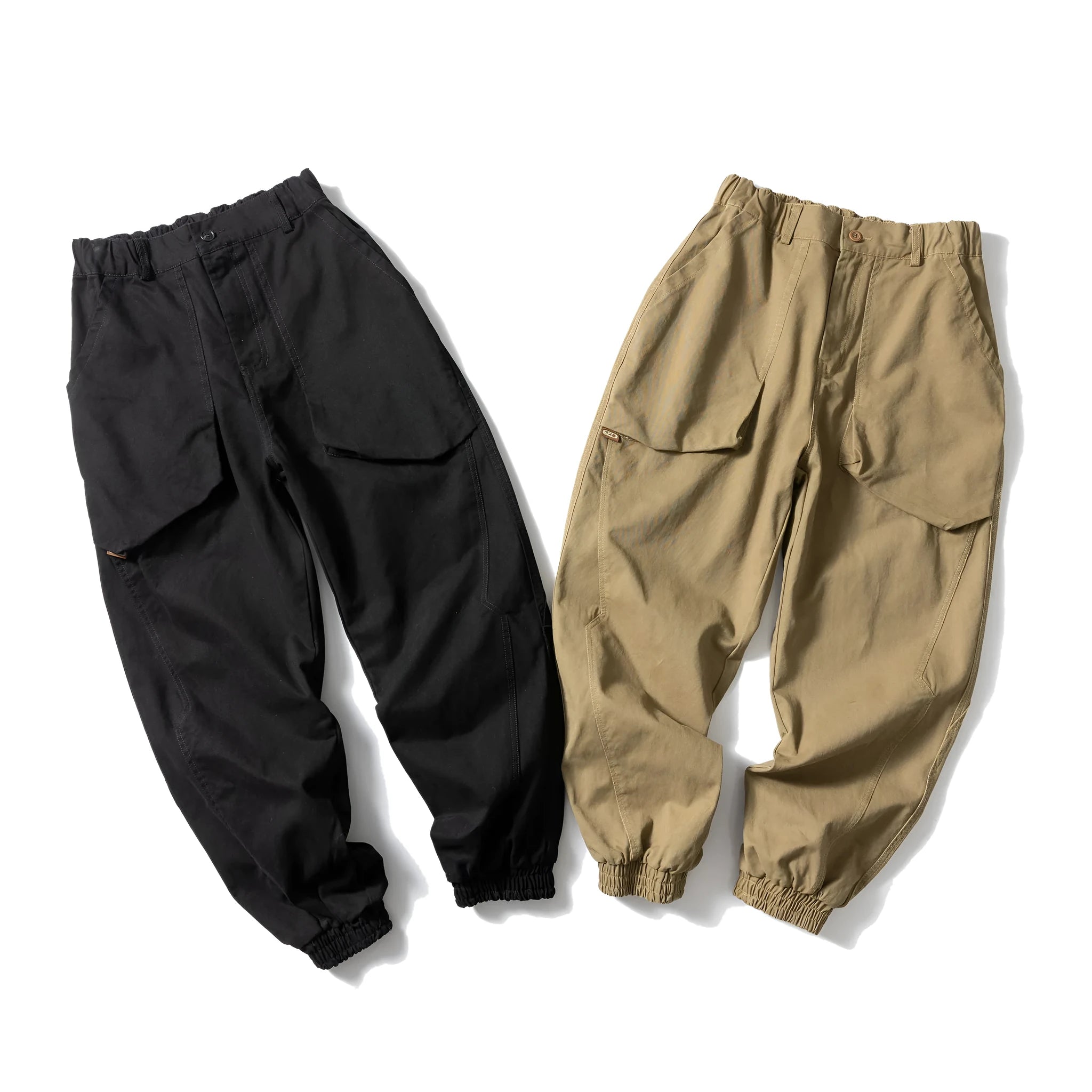 Cotton casual trousers with large side pockets and tapered legs in black colour