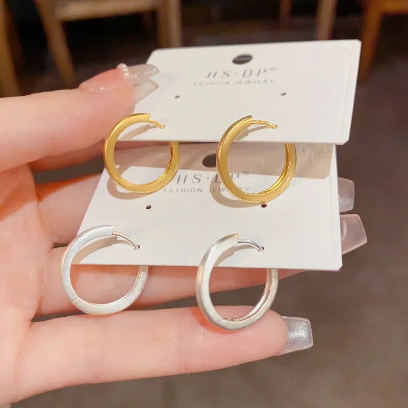 Women's geometric ear clips with round elements in gold and silver colours, real gold-plated copper construction