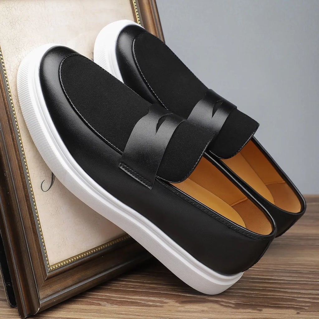 Men's black slip-on casual shoes with tassel decoration and round toe