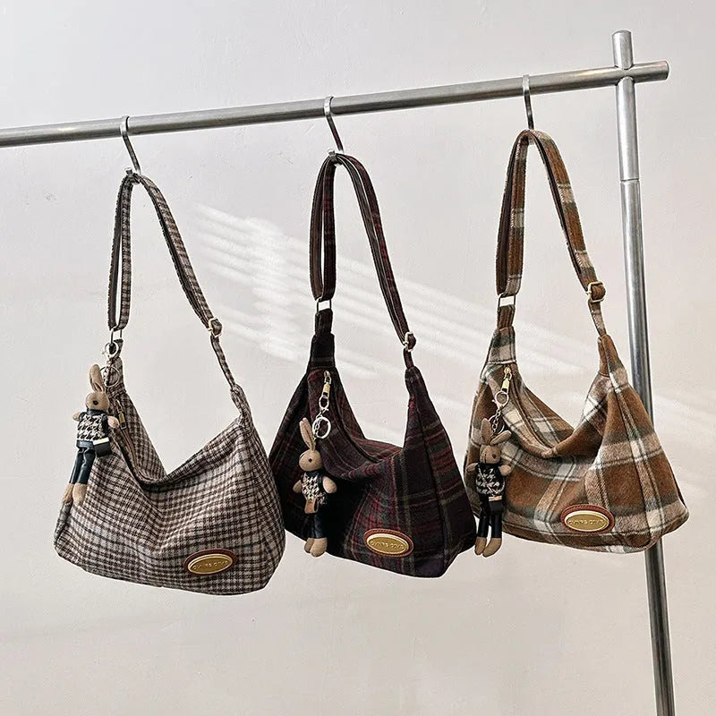 Women's woolen shoulder bag in horizontal square shape with pendant option