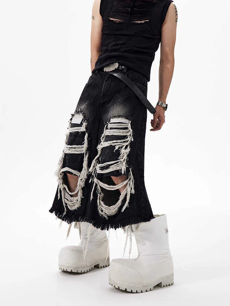Black cropped wide-leg jeans with mid-high waist, showing loose fit and micro-elastic cotton fabric
