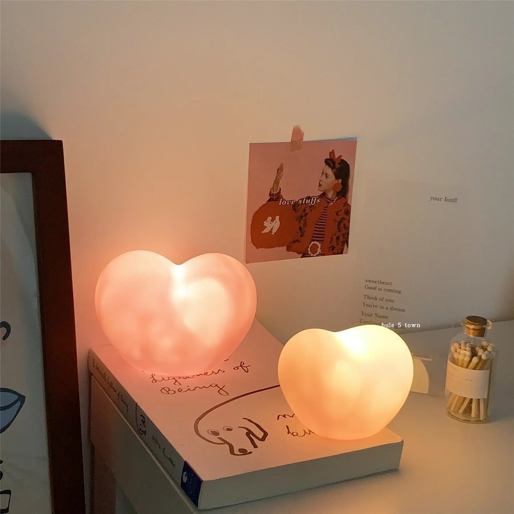 Vinyl atmosphere lamp in pink or white colour, small and large size options, with 5W LED glow for decorative lighting
