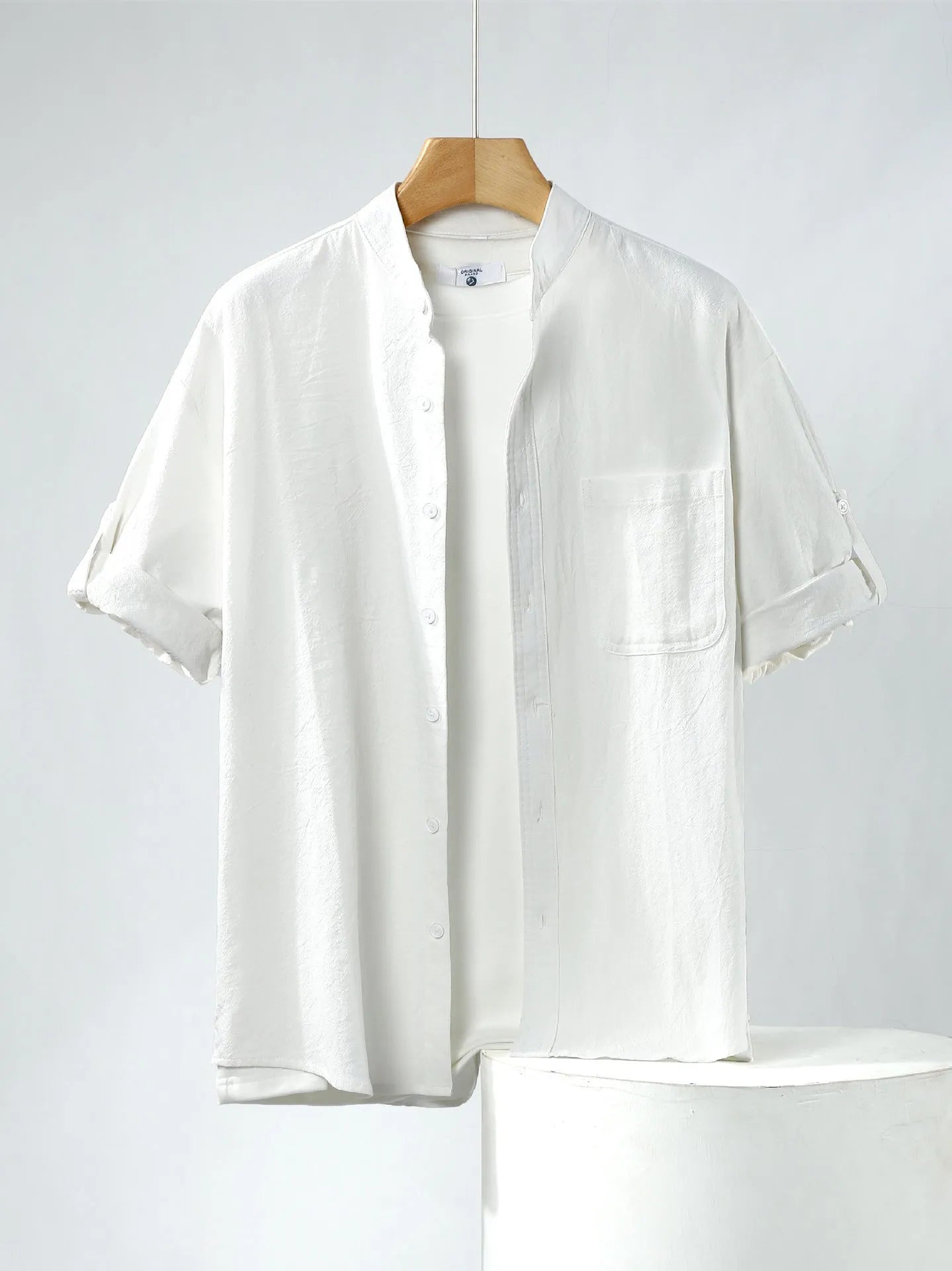 Men's loose fit linen short-sleeve shirt in a solid colour with a simple stand collar.