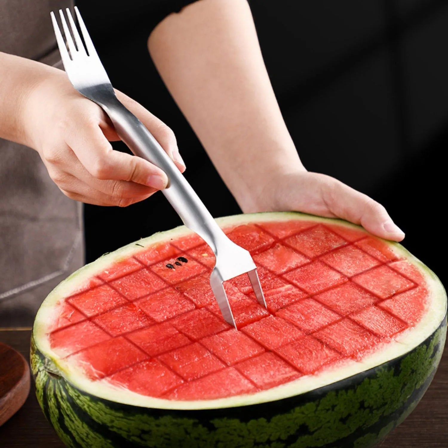 Stainless steel watermelon slicer cutter fork with 26cm handle for creating even watermelon cubes