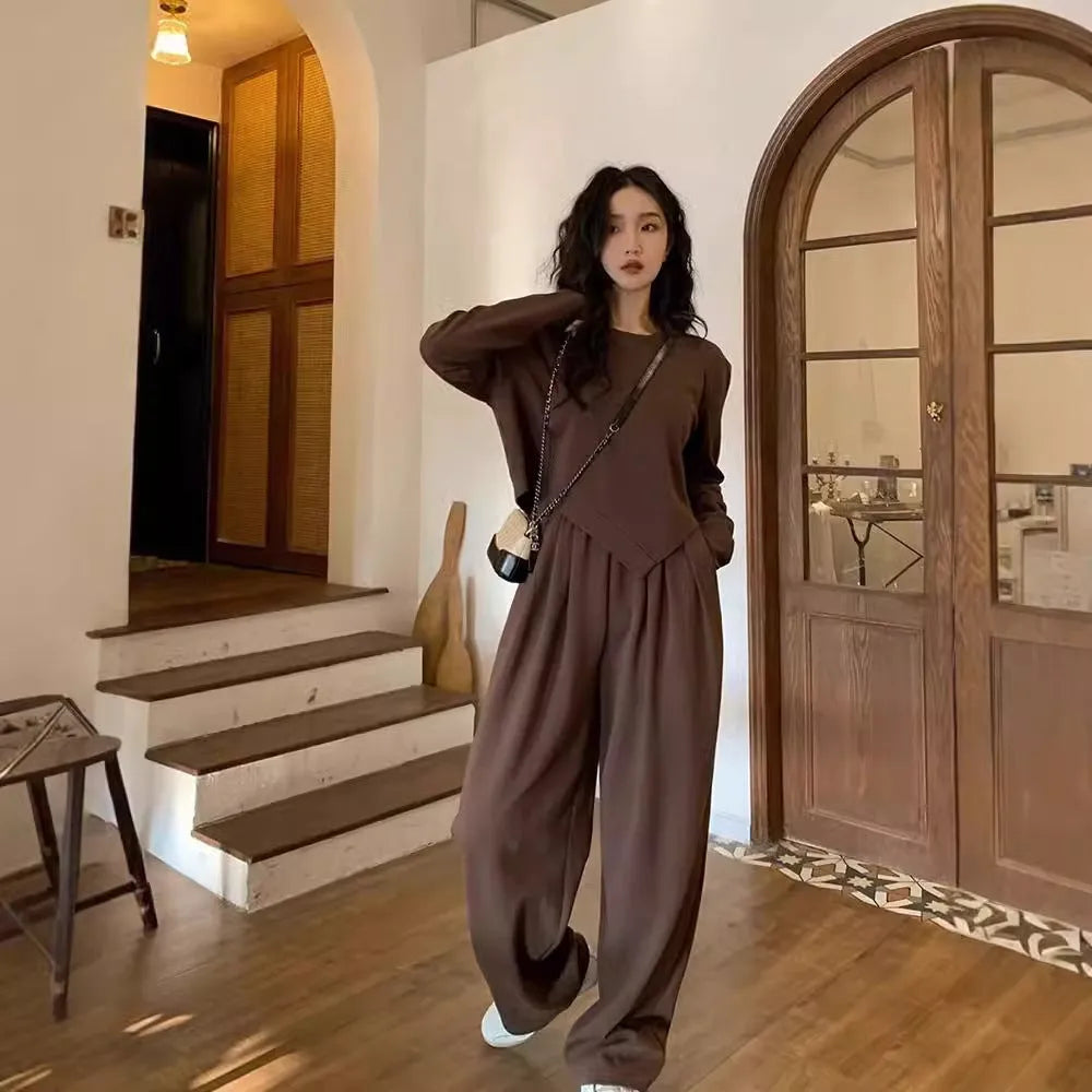 Women's solid colour casual sports suit in khaki, featuring loose-fit top and trousers with long sleeves