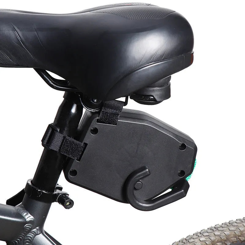 Black plastic bicycle trailer rope measuring 1.5 metres for attaching child trailers