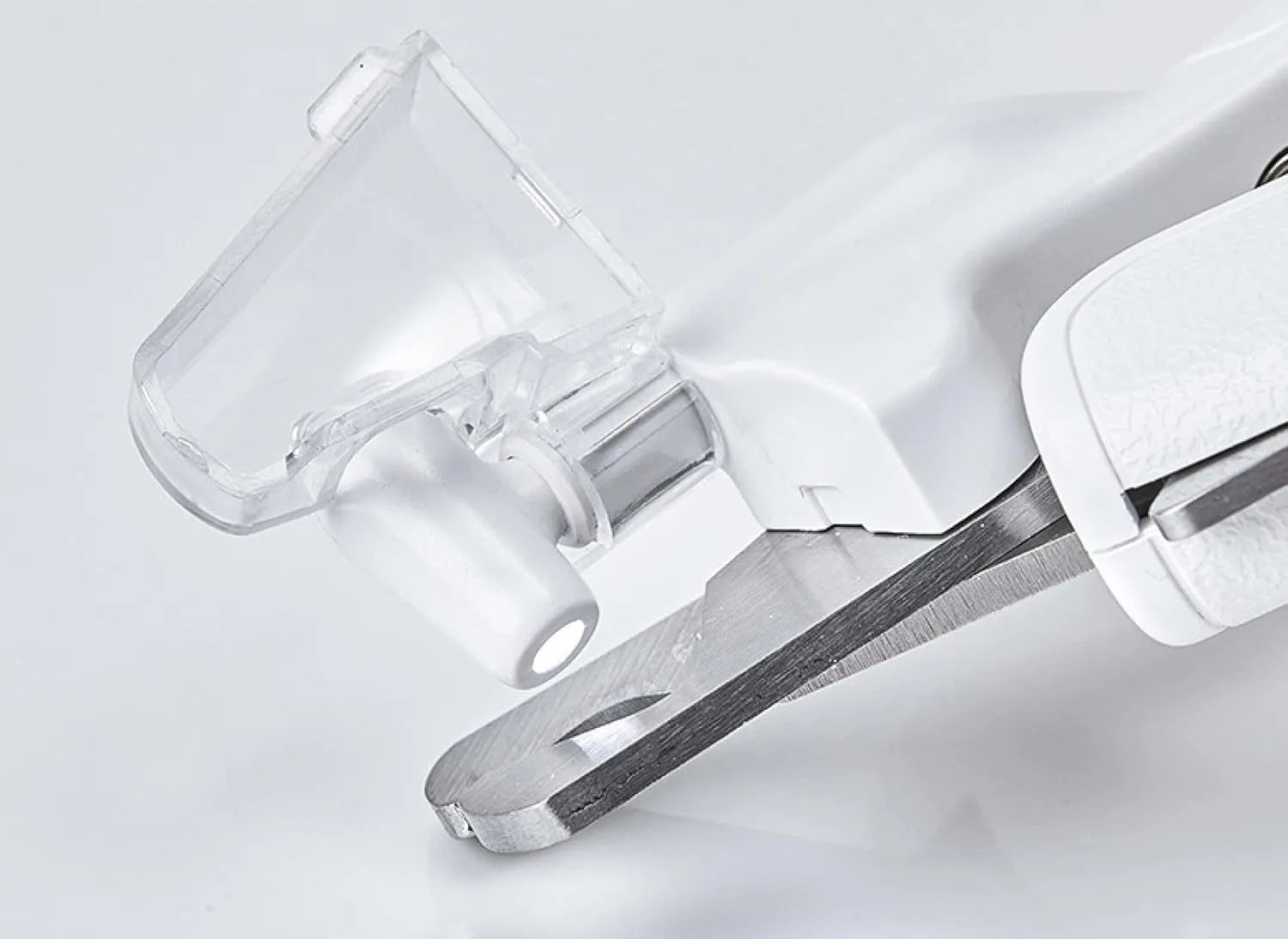 White LED pet nail clippers with transparent baffle and file, 14.8cm long
