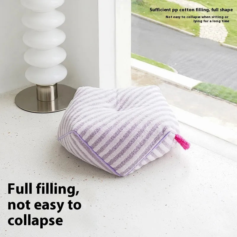 Striped pet bed with removable cover in soft velvet fabric, suitable for dogs