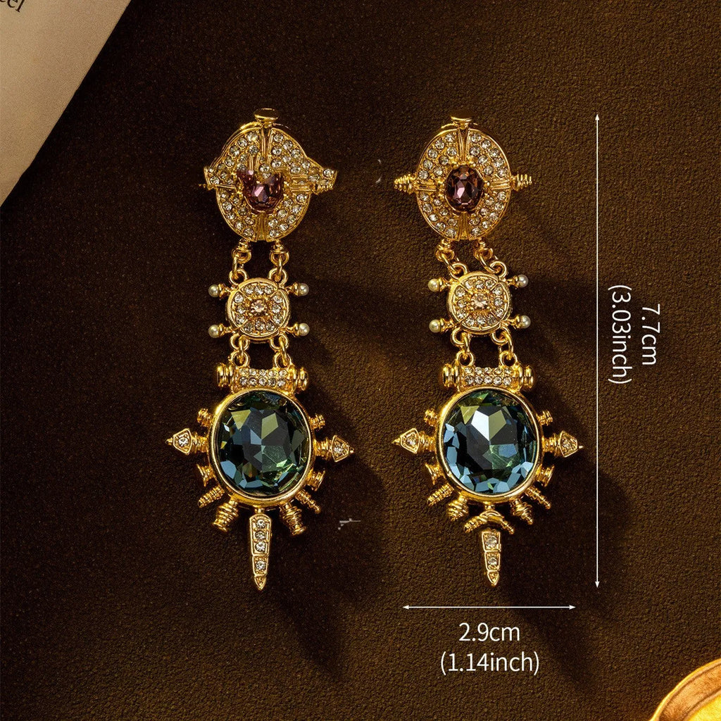 Gold geometric retro stud earrings with round shape and alloy material