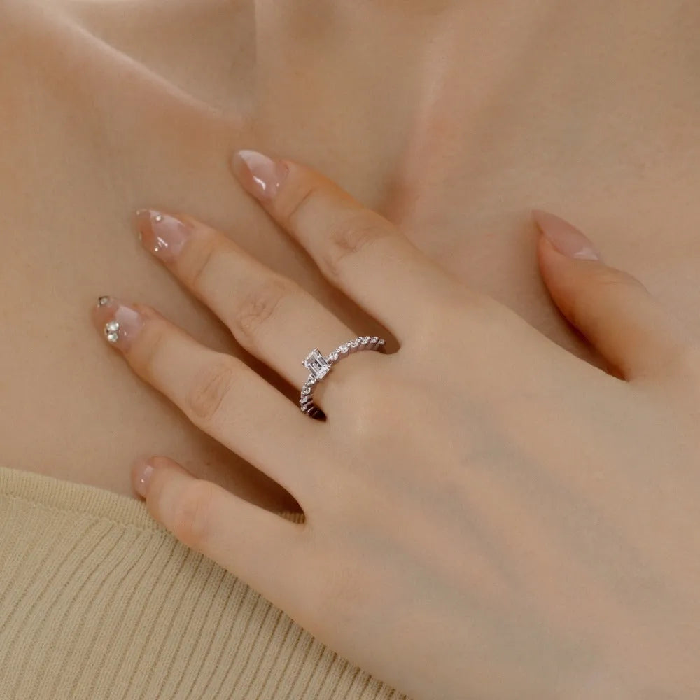 Round diamond ring for women in silver with platinum white gold colour electroplating, sizes 5 to 9