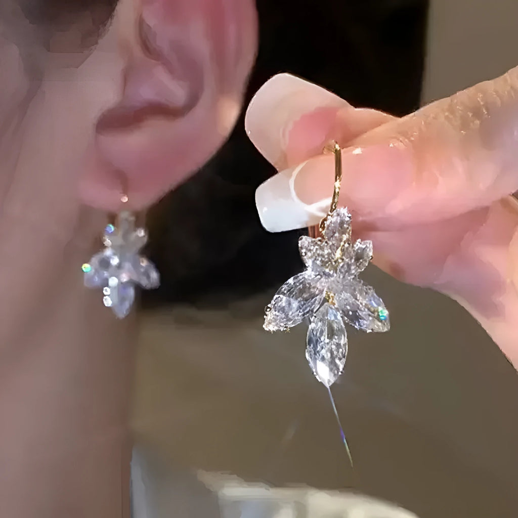A pair of platinum-coloured alloy earrings in a leaf shape with an inlaid zircon shiny finish.