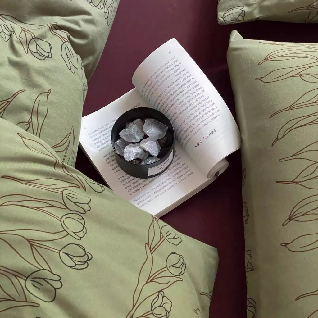 Pure cotton printed bedding set with quilt cover, sheet, and two 48x74cm pillowcases in 1.5m to 2.0m sizes