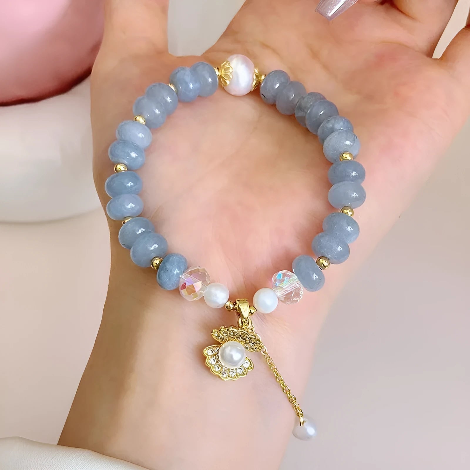Natural aquamarine pearl shell bracelet with adjustable design and manual craftsmanship