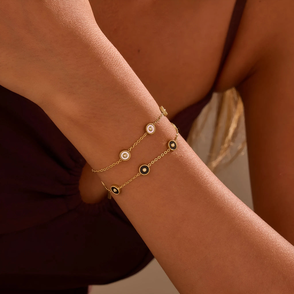 Stainless steel bracelet and necklace set with 18K gold plating and geometric fritillary pattern design