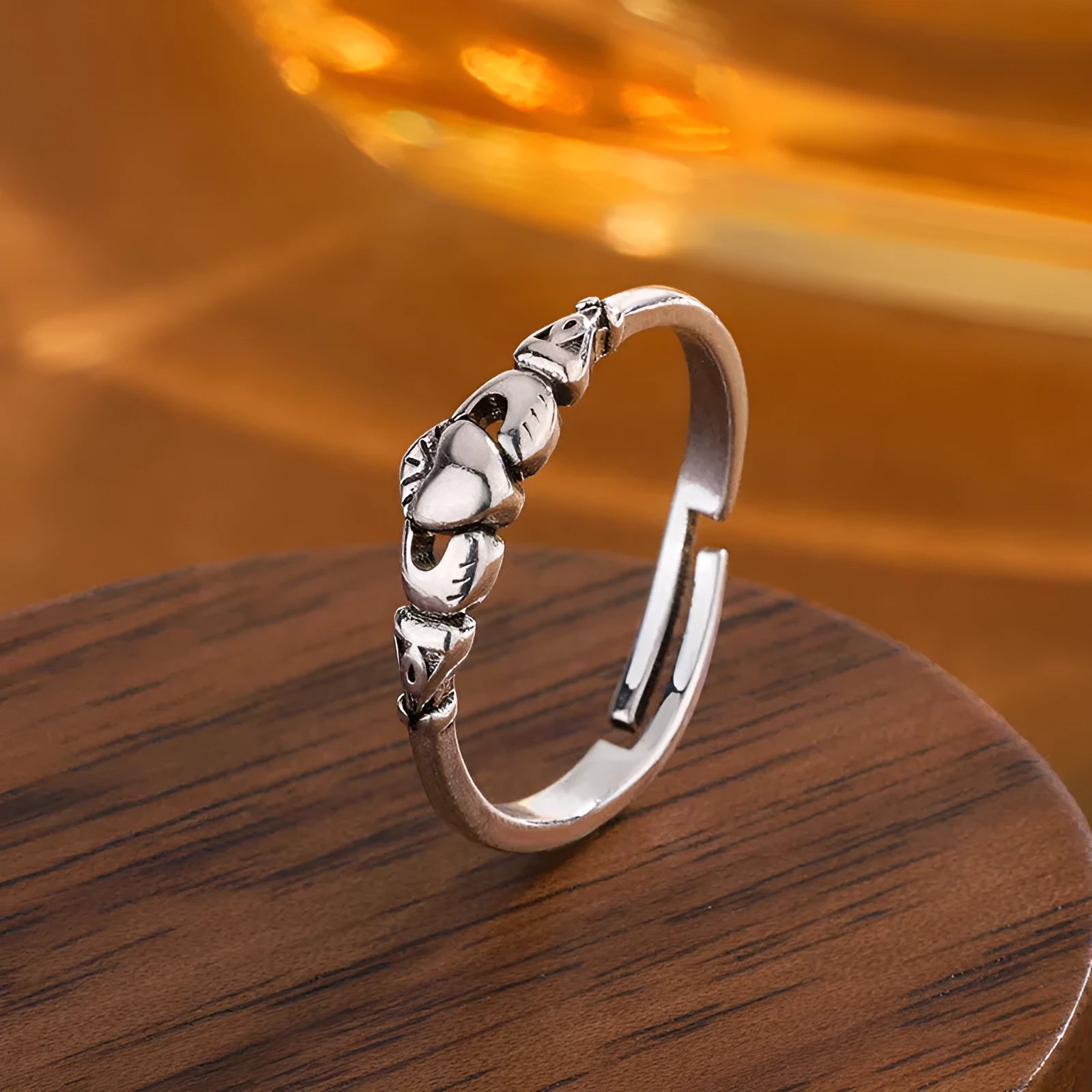 Retro silver coloured open band heart ring made of copper for women.
