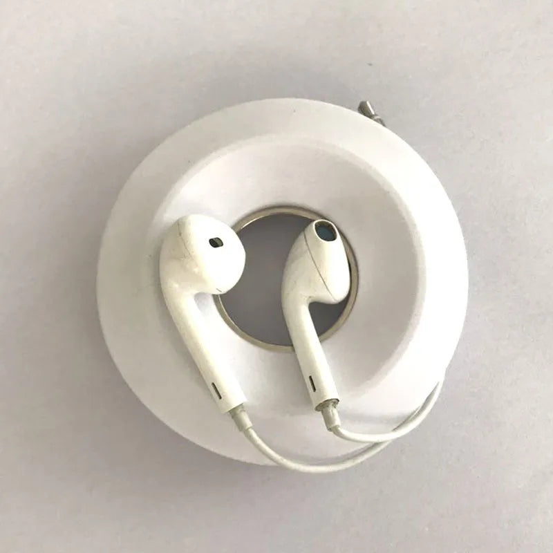 Silicone donut-shaped cable reel with magnet ring for organising mobile phone and earphone cables