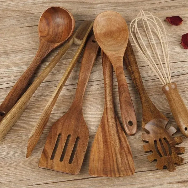 Wooden cooking utensils 7-piece set with various spoon and shovel types for kitchen use