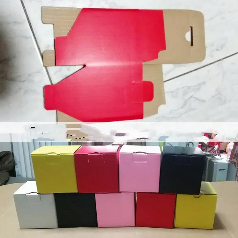 Square corrugated cardboard packaging box in black, shown next to size and colour options.