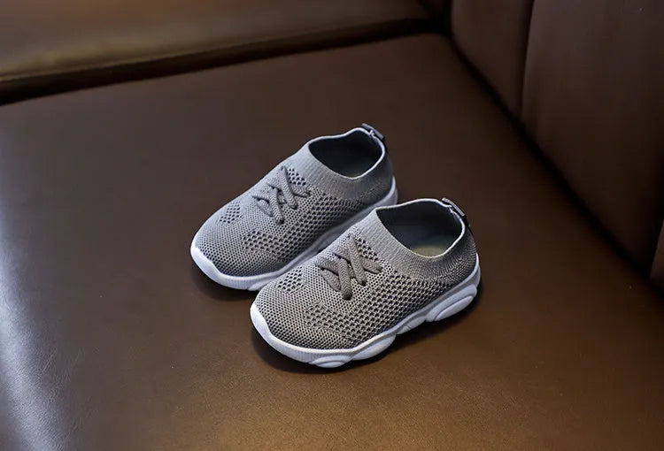 Children's one foot lazy slip-on shoes with fabric upper and non-slip rubber sole in four colour options