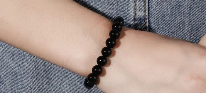 Black geometric agate bead bracelet with elastic cord, 8mm bead size