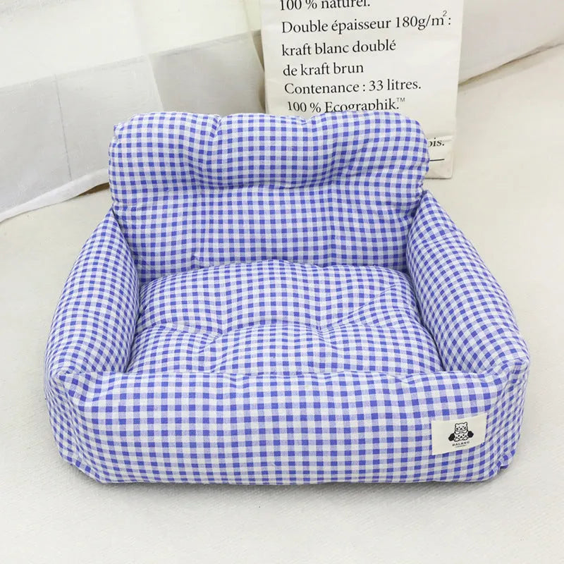 Car-mounted pet outing nest in blue plaid cloth for dog transport during vehicle journeys