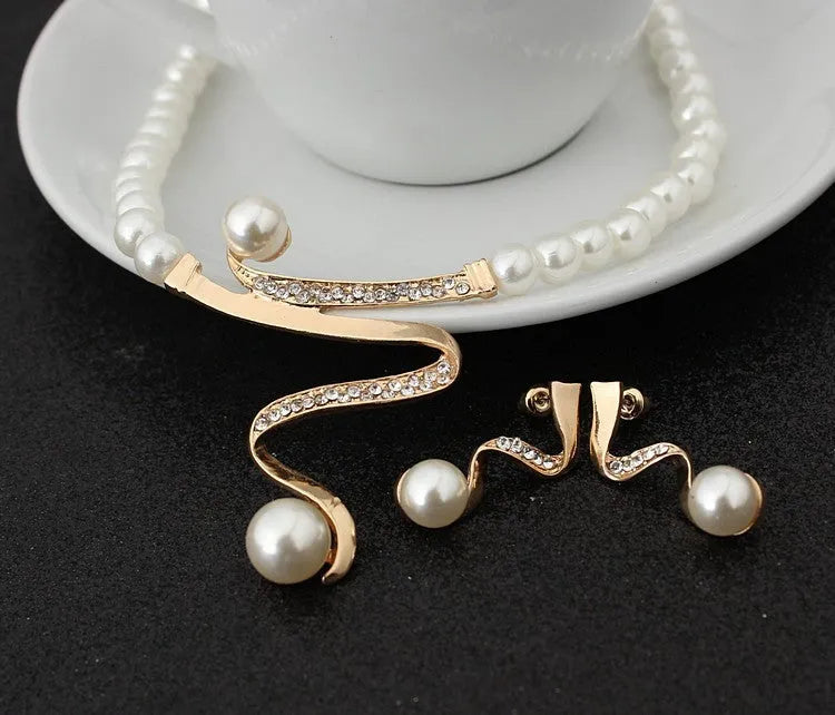 Gold electroplated pearl necklace and earrings jewellery suite with deep V clavicle design