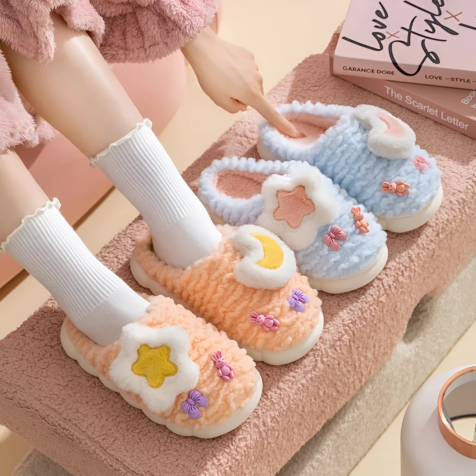 Light blue women's cartoon animal pattern fleece-lined plush slippers with round toe holder