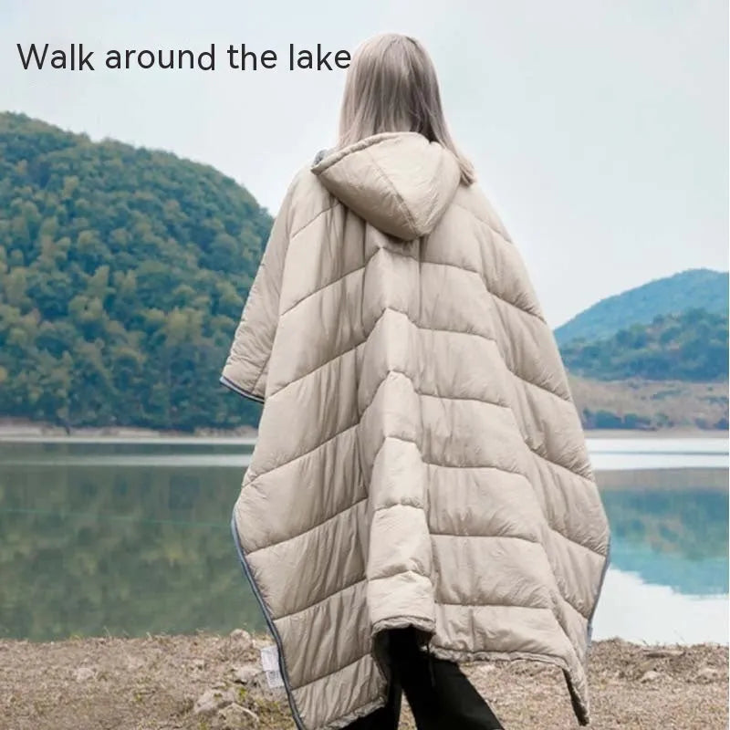 Outdoor cloak sleeping bag convertible between wearable cape and 200x140cm flat blanket configurations