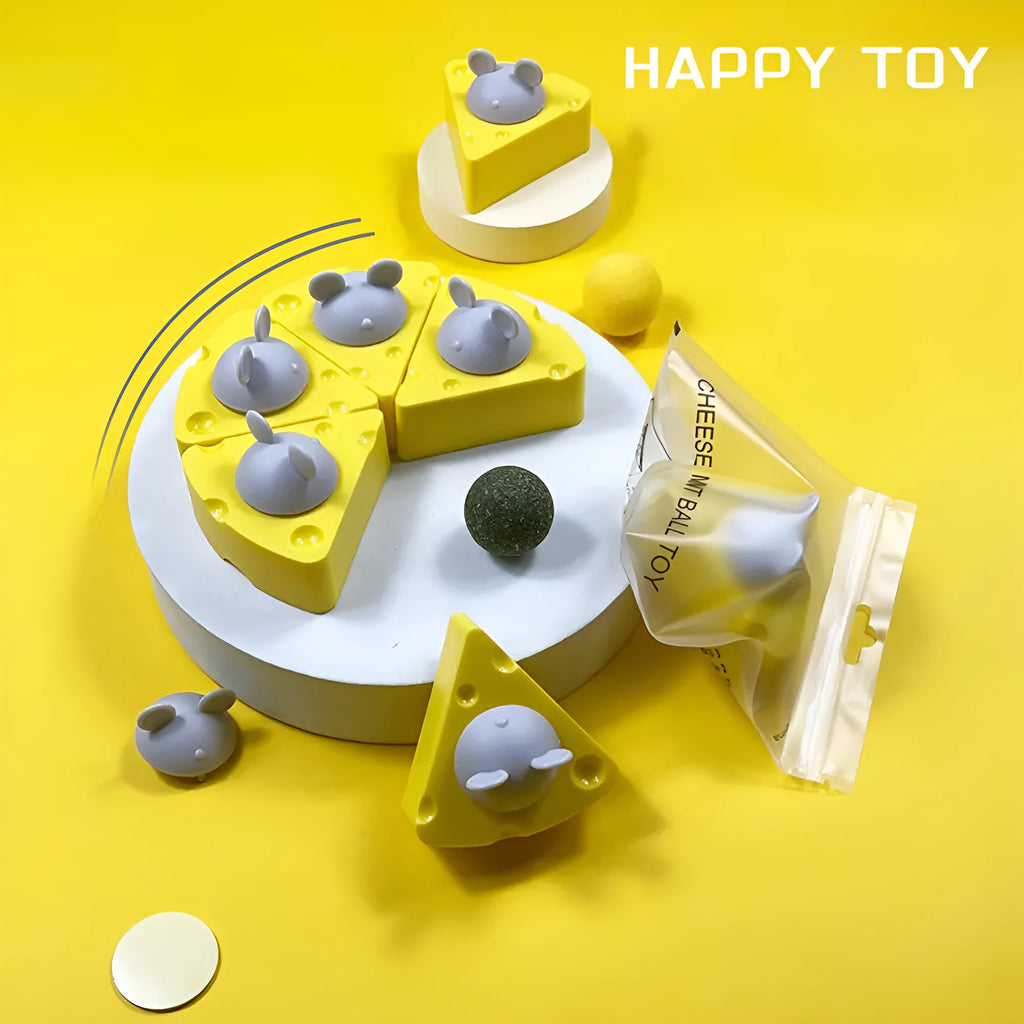 Yellow cheese-shaped catnip toy ball for cats, 4 cm in diameter.