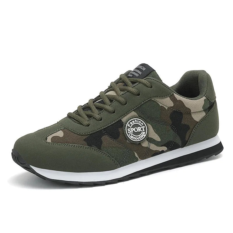 Unisex camouflage pattern low-top sports shoes with suede upper and mesh lining.