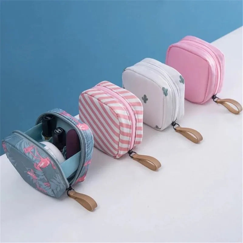 Cube-shaped cloth makeup storage bag in blue colour with plain pattern, approximately 20cm dimensions