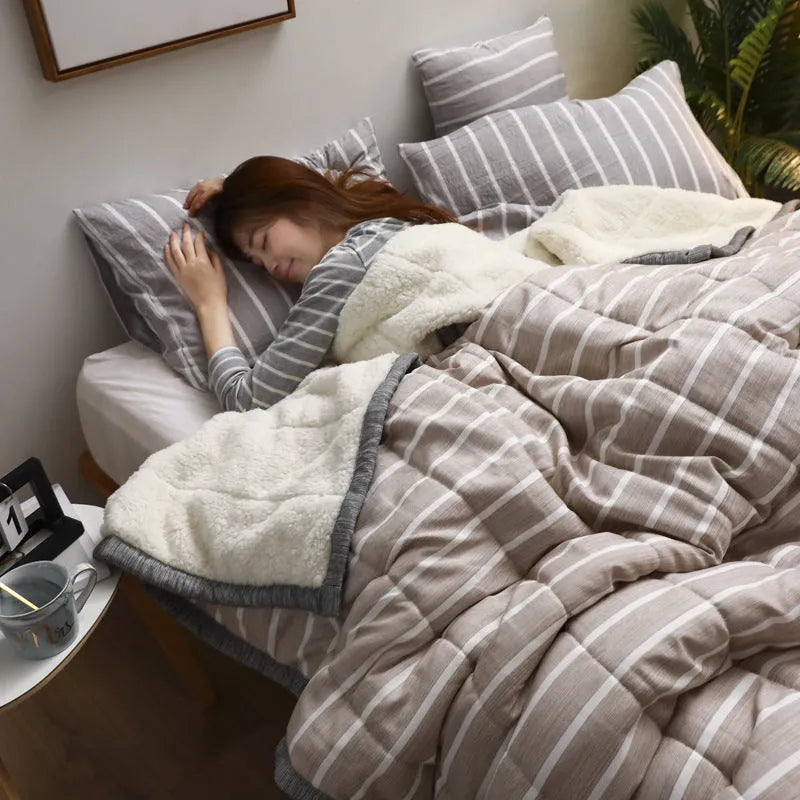 150cm x 200cm fleece blanket with three-layer composite-thickening construction in coral fleece polyester fabric