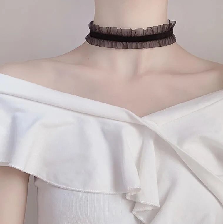 Velvet ruffled clavicle chain necklace with flower pendant on snake bones chain in black colour