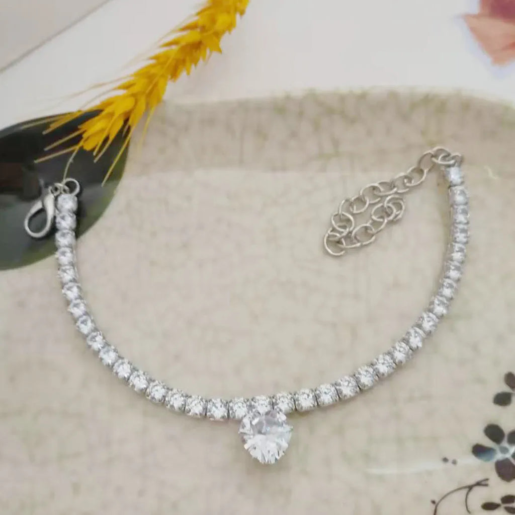 Bling rhinestones heart-shaped cat and dog necklace collar with adjustable sizing in gold, platinum, rose gold colours