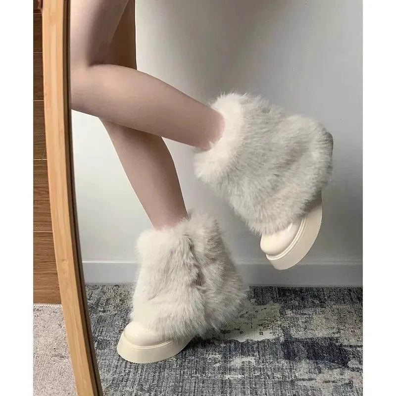 Women's low-top snow boots with artificial plush exterior and waterproof rubber sole in black colour