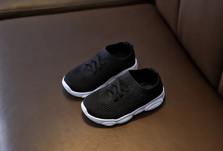 Children's one foot lazy slip-on shoes with fabric upper and non-slip rubber sole in four colour options