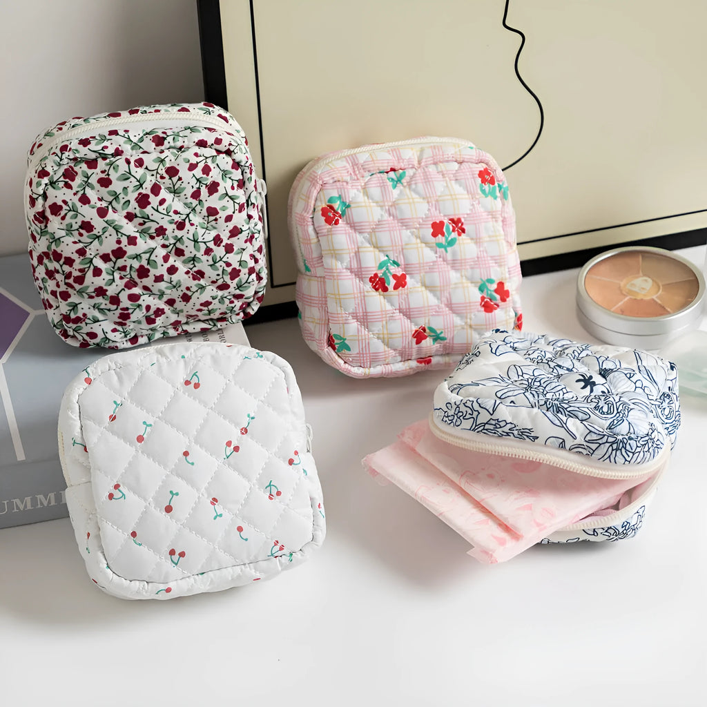 Cute Change women's key storage bag in a floral print made from breathable polyester fabric.