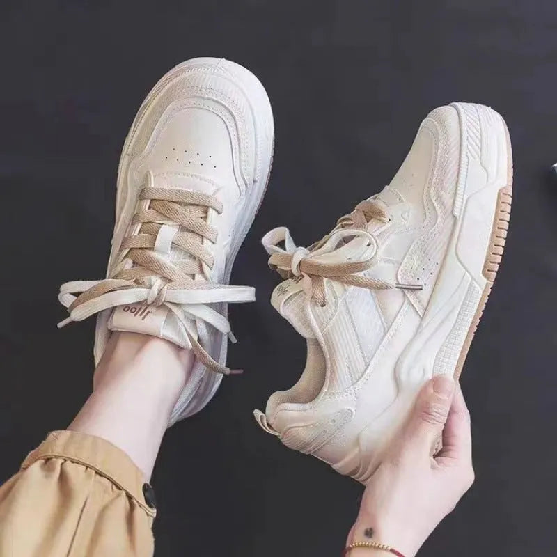 Low-top sneakers in beige and pink with 2.5cm rubber sole and imitation leather lining