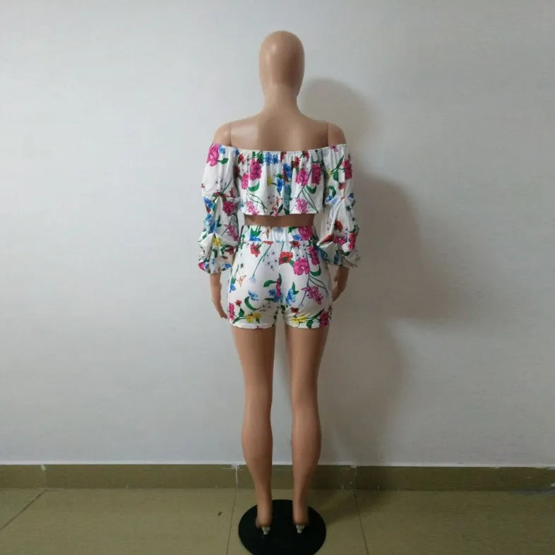 Women's two-piece set with digital printing pattern, long sleeves with pile texture, and matching shorts in multicolour