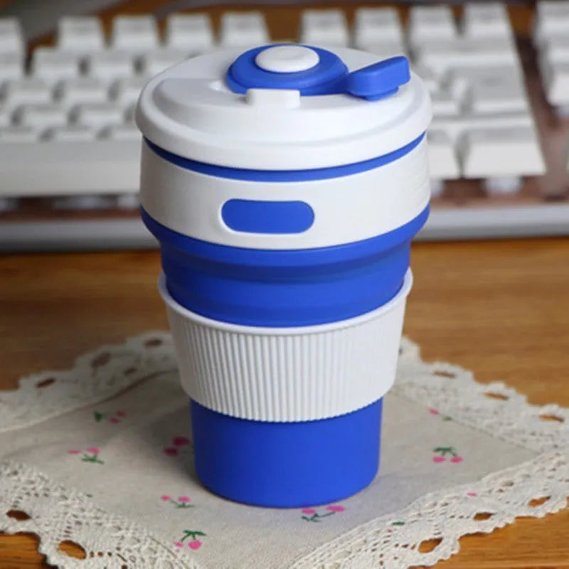 Green collapsible silicone travel cup folded to 6cm height next to expanded 350ml version with leak-proof cover