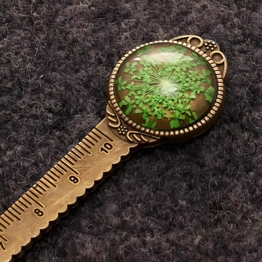 Handmade dry flower gypsophila ruler bookmark with lace flowers, daffodils, and clover in classical style