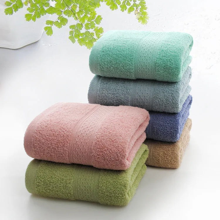 Thickened bath and beach towel with 80% cotton composition in multiple colour options