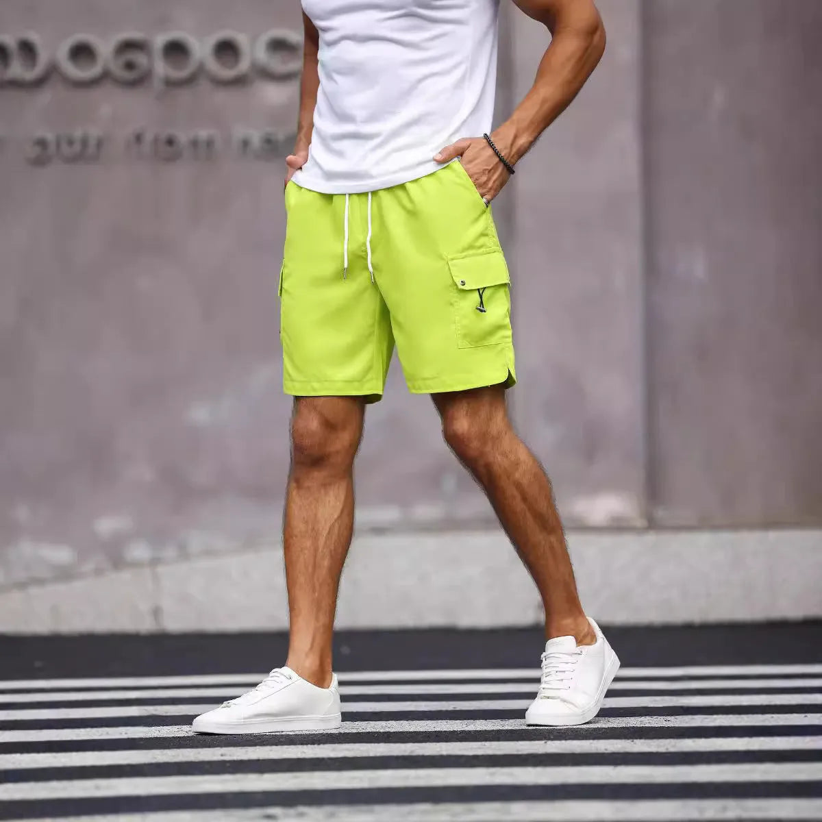 Men's workwear shorts in army green with straight-leg design and elastic waistband