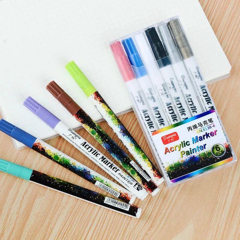 Acrylic graffiti marker pen with 0.7mm tip and six colourful refills in a plastic box.