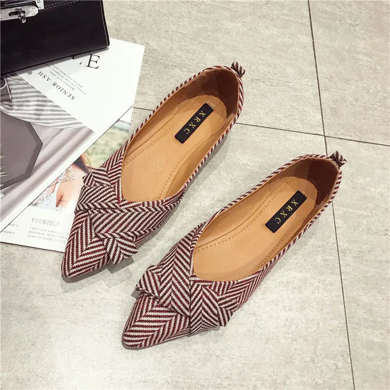 Women's pointed toe low heel shoes in black or red with cotton upper and 1-3cm heel height